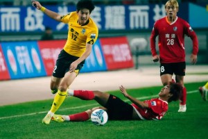 一黑到底！泰州队夺得首届苏超冠军